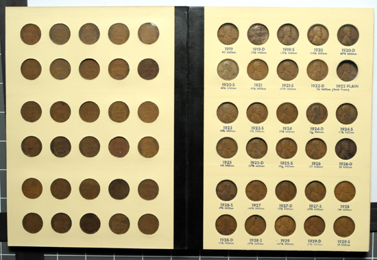 Two albums (1909 - 1969-S) of Lincoln cents.