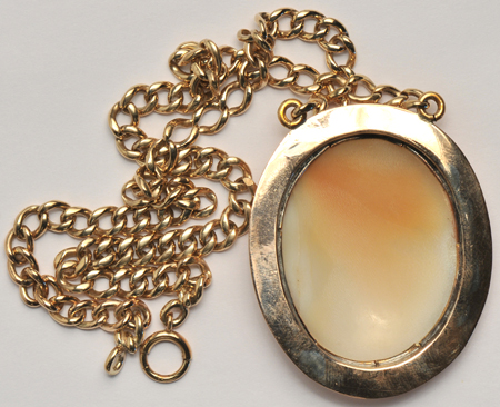 10K Yellow Gold Cameo Necklace