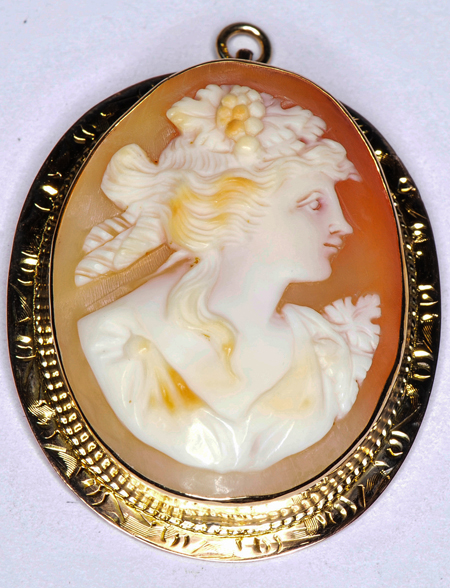 14K Yellow Gold Cameo Pendant