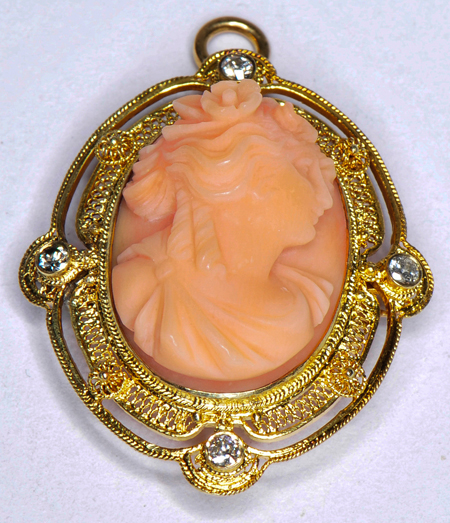 14K Yellow Gold Coral Cameo Pin/Pendant