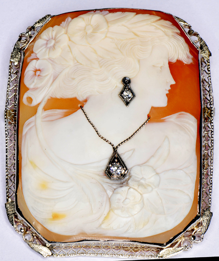 14K White Gold Cameo