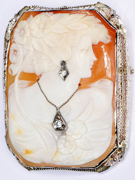 14K White Gold Cameo