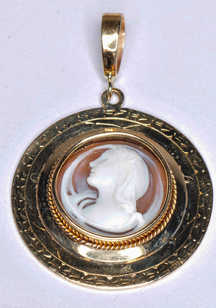 14K Yellow Gold Cameo Pendant